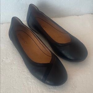 Vionic Women's Elegant Black Flats
